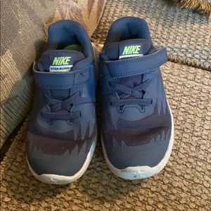 Toddler boys Nike sneakers